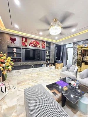 Siêu Phẩm Nguyễn Văn Cừ 60m–Nhà Mới Thang Máy–Full NT–Chỉ 13,8 Tỷ!
