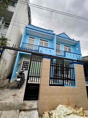 Cho Thuê Nhà Ngay Ngã Tư Ga DT 110m2 1Trệt 1Lầu 2Pn 2Wc Sân Xe Máy