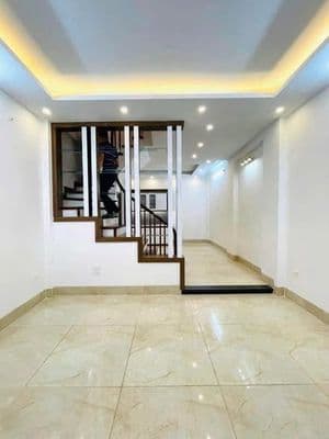 bán nhà Lạc Long Quân 40m2 5 tầng 6 ngủ