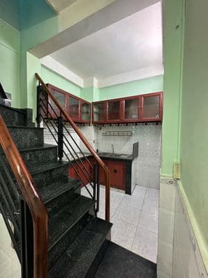 Nhà nguyên căn 2 Lầu sạch sẽ