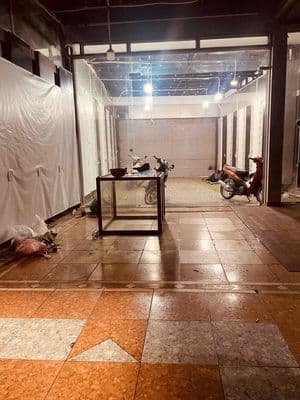 Cho thuê MP Nguyễn Đình Hoàn 142m2 5 tầng MT 5.3m giá 45 triệu