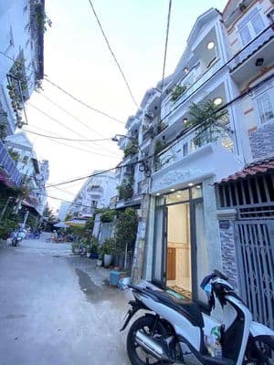 nhà sổ hồng 2 lầu, nhà phố liền kề đường trước nhà 6 m
