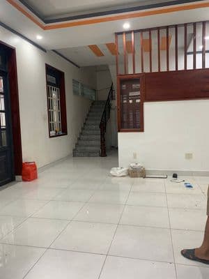 Cho thuê nhà 4 tầng 5PN, ngay Vincom Quận 9 - Nhà đẹp ở ngay-Chỉ 14tr