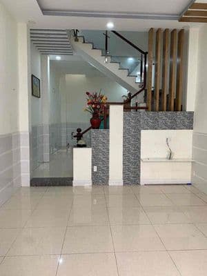 cho thuê nhà dương quãng hàm p5 ( 4x12) lầu , 2pn , 2wc