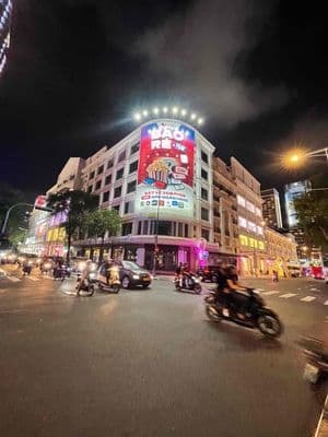 Cho thuê góc 2 MT Hai Bà Trưng & Đông Du Q.1 (1 sàn 600m2 ) giá thuê