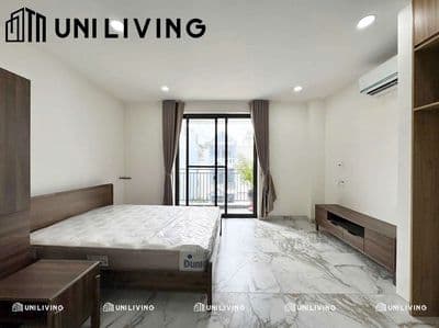 Căn Hộ Ban Công Mới Toanh, Ánh Sáng Tự Nhiên. Nằm Ngay Lê Văn Việt