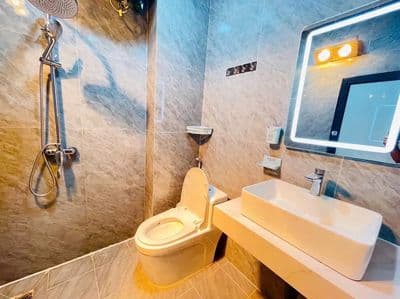 Gần hồ sinh thái - sổ đỏ lô góc - sân chơi bán nhà đống đa