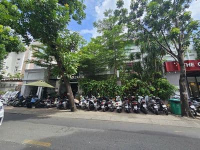 Mặt Tiền Xuân Thủy Ngang 15m 800m2 3 Tầng Có Sân Tiện Nhà Hàng Spa