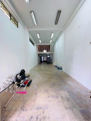 Nhà Cho Thuê 3 tầng TRỐNG SUỐT mặt tiền đường NÚI THÀNH - 23 tr/tháng