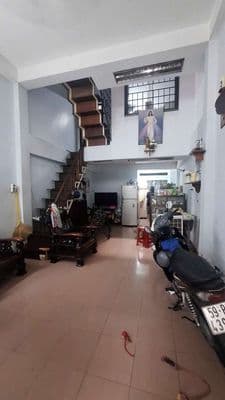 Nhà 3 tầng, hẻm Đất Thánh, f6. Dt 33,5m2 - 3,85x9. Hẻm trước nhà 5m.