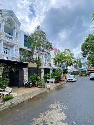 Chủ gửi cho thuê nhà 2 lầu kdc hồng phát - gần công viên
