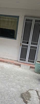 Cho thuê nhà 2 tầng gần trường, chợ, phố ngõ to