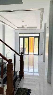 Nhà thuê mới đẹp, 4 tầng, cao lỗ ( trần thị ngôi)
