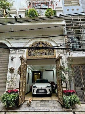 nhà 8 tầng thang máy ở + làm văn phòng ô tô tránh