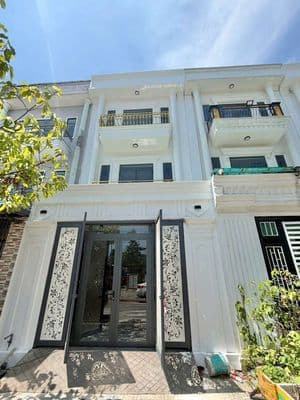 Nhà mới 3 tầng hoàn công