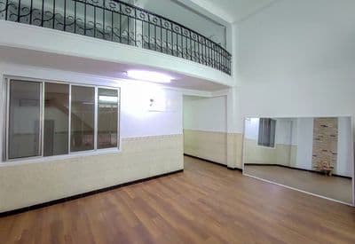 Cho thuê nhà 6X15 3 tầng mặt tiền đường Tôn Thất Thuyết P.18 Q.4
