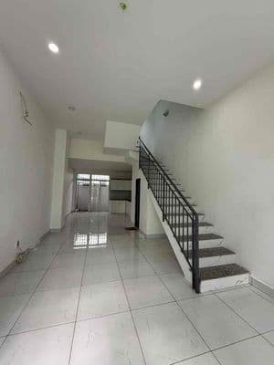 Nhà cho thuê giá rẻ ( 6triệu/ tháng) tại trung tâm Bến Lức