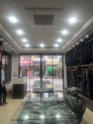Cho thuê nhà mặt phố Thụy Khuê.