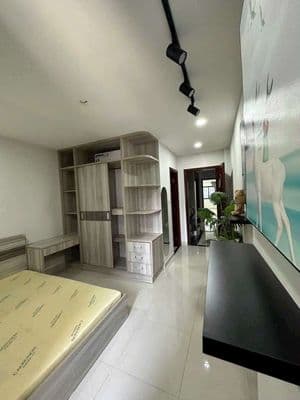 Nhà mt hiền vương 4x20m, 5 lầu, 10pn, 8wc, 10ml, thang máy, 35 triệu