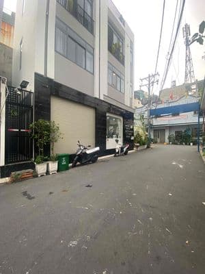 nhà ngay big c trường chinh 4.5 x 15m 3 tầng 6 tỷ xíu oto đỗ cửa