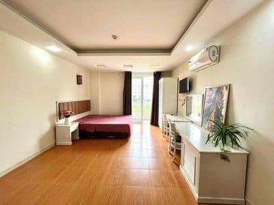 Studio ban công giá gốc - đối diện. cresentmall