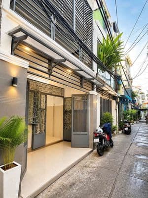 GIẢM 600Tr còn 6.2 Tỷ • Phan Xích Long • 45m² • Cách mặt tiền 30M