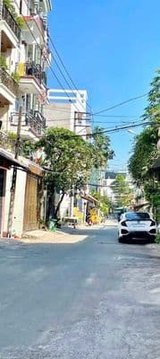 Bán nhà 2 tầng Gò Vấp, gần CV Làng Hoa, hẻm xe tải