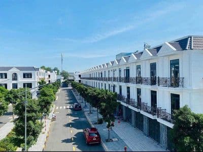 Bán nhà 1 trệt 2 lầu có sân thượng trước sau tại Dĩ An