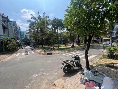 Nhà mặt tiền Bông Sao, gần Tạ Quang Bửu, có sân thượng