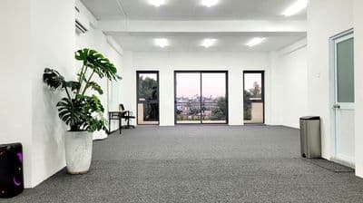 Văn phòng 80m2 sẵn nội thất, có hầm xe tại hầm xe ở Vạn Phúc. Giá 12tr