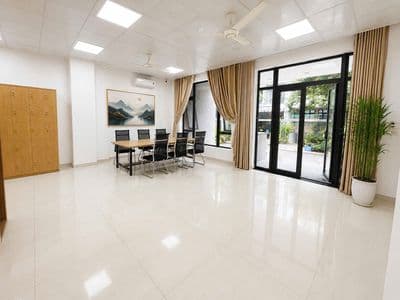 Tầng trệt 60m2 sẵn nội thất, có m.lạnh, hầm xe ở Vạn Phúc. Giá 14,5 tr
