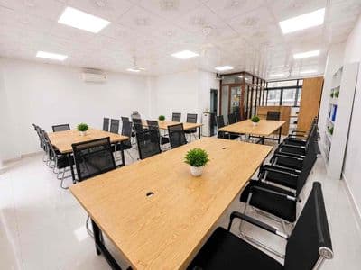 Văn phòng 60m2 sẵn nội thất, có m.lạnh, hầm xe ở Vạn Phúc. Giá 13 tr