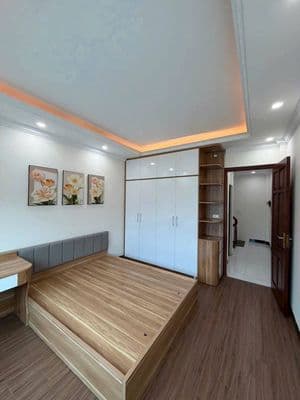 Bán nhà 30m2 x 5 tầng full nội thất Lai Xá, gần QL 32