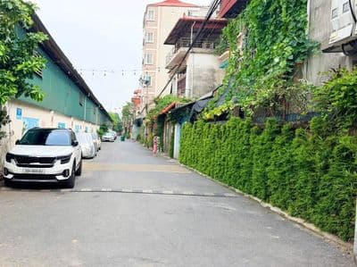 Bán nhà 5 tầng Phố Việt Hưng, 36m2, ô tô đỗ cổng