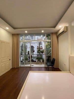 Cho thuê nhà nguyên căn ngõ 256 Đê La Thành, 50m x 4 tầng