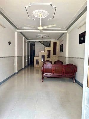 Nhà trệt lầu 3PN có nội thất KDC 586 chỉ 5,5 triệu