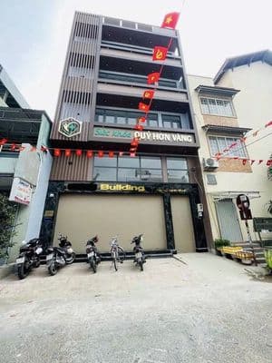 Tòa nhà 6 tầng ngang 9m, hầm + thang máy, DTSD 600m², 42tr
