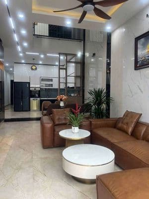 Cho thuê nhà 4 tầng: đường từ giấy - 4 phòng - 5wc - đủ nội thất xịn