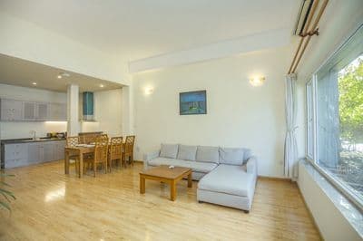Cho thuê căn hộ 2 phòng ngủ view hồ cực thoáng đẹp, đủ đồ, đường oto.