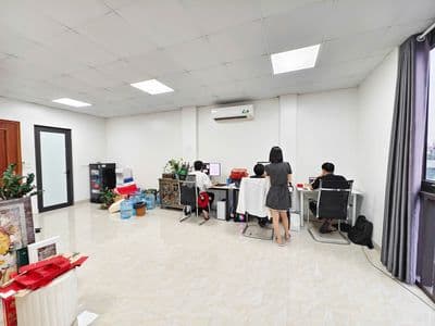 Còn 1 sàn Nguyễn Xiển 40m2 7tr view kính free dịch vụ