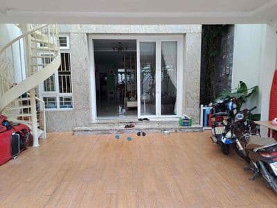 Cho thuê nhà diện tích lớn Lạc Long Quân Q11