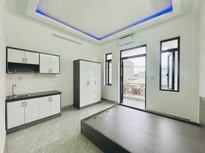 Phòng mới ban công riêng _ đầy đủ nội thất _ ngay giao thông vận tải