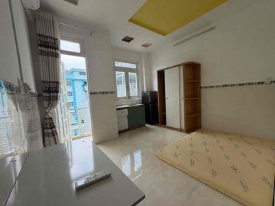 Căn Hộ Ban Công Mơi Toanh - Gần UEH , Y Dược , Thuận Tiện di Chuyển Q5