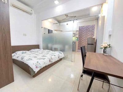 Studio tầng trệt có sân sau riêng, full nội thất, không gian thoáng