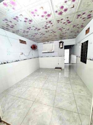 Cho thuê nhà hẻm nguyên căn sân rộng 1pk 2pn cách biển phước hải 800m