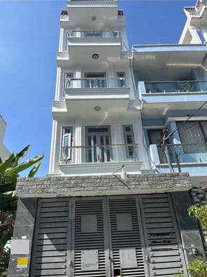 Nhà ngay chợ minh phát 5pn hẻm 8m xe hơi tránh nhau