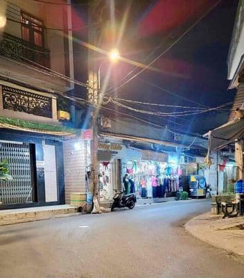 Hẽm xe hơi thông gần luỹ bán bích -tô hiệu-hoà bình giáp quận11-quận 6