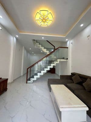 Nhà 2 tầng – 2 mê – full nội thất cơ bản