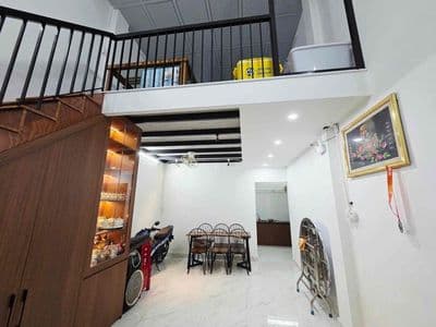 nhỉnh 2tỷ hơn có ngay nhà c4 gac lửng dt 70m2
