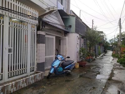 Nhà nguyên căn hẻm xe hơi Vườn ươm cách cây xăng đường Nguyễn Huệ 300m